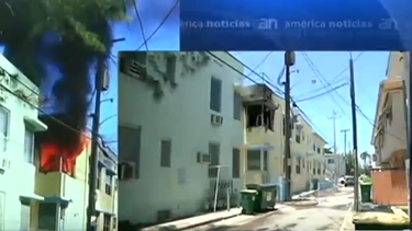americateve | Decenas de inquilinos de un edificio de apartamentos de Miami Beach que ardió al mediodía no tienen esta noche un techo para dormir.
