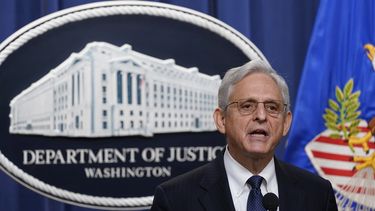 Dpto. de Justicia pide revelar orden de allanamiento a Trump