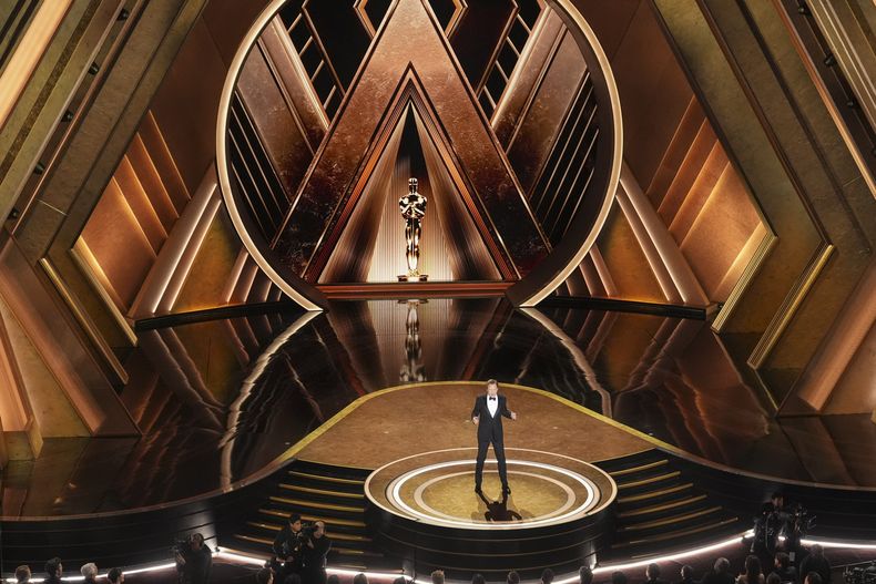 El anfitrión de los Premios Oscar, Conan OBrien, en la ceremonia el domingo 2 de marzo de 2025, en el Teatro Dolby en Los Ángeles. (AP Foto/Chris Pizzello)