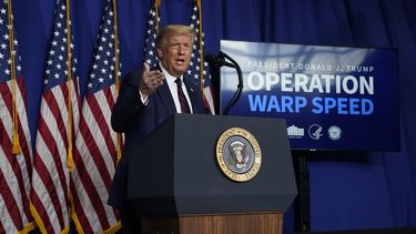 Trump apuesta por las vacunas buscando impulso electoral