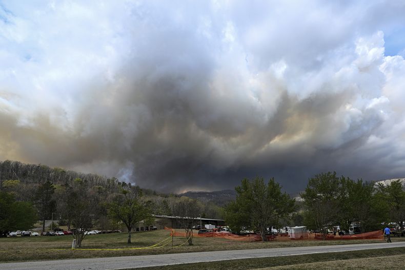 El incendio en Pickens County, Carolina del Sur, el 29 de marzo del 2025. (AP foto/Matt Kelley)
