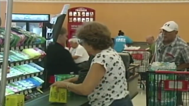 autoridades y residentes del sur de la florida se preparan para la llega de la tormenta erika