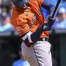 Astros derrotan 7-4 a Reales; Álvares logra su 16to jonrón