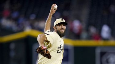 Perdomo brilla al bate y en defensa, Arizona vence a Rockies
