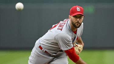 Wainwright, Arenado y Cardenales apalean a Reales