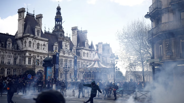 francia vive una nueva jornada de protestas antes de una decision clave sobre la reforma de pensiones de macron