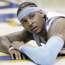 ARCHIVO - Carmelo Anthony de los Nuggets de Denver durante el tercer juego de la serie contra los Spurs de San Antonio en los playoffs de la NBA, el 28 de abril de 2007. (AP Foto/David Zalubowski)