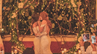 dos chicas celebran su boda en cuba, a pesar del huracan