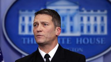 Trump despide a secretario de Asuntos de los Veteranos