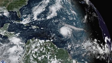 Huracán Sam provocará fuerte oleaje en el este de EEUU