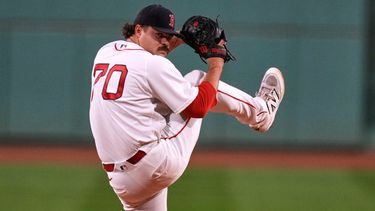Payton Tolle de los Medias Rojas de Boston lanza contra los Guardianes de Cleveland, el martes 22 de septiembre de 2026, en Boston. (AP Foto/Charles Krupa)
