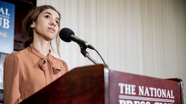 Ganadora de Nobel de la Paz pide combatir genocidios