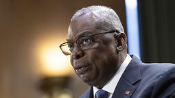 ARCHIVO - El secretario de Defensa de Estados Unidos, Lloyd Austin, testifica ante la Comisión de Asignaciones Presupuestarias del Senado en el Capitolio de Washington, el 31 de octubre de 2023. (AP Foto/Manuel Balce Ceneta, Archivo)