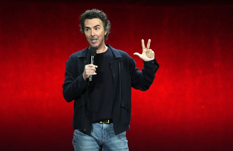 Shawn Levy, director de Deadpool & Wolverine, habla durante la presentación de Walt Disney Studios en CinemaCon 2024, el jueves 11 de abril de 2024, en el Caesars Palace en Las Vegas. (Foto AP/Chris Pizzello)