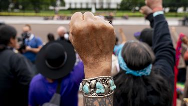 Biden anunciará medidas en favor de indígenas estadounidense