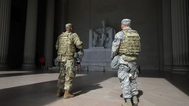 Esper revierte decisión de retirar tropas de D.C.