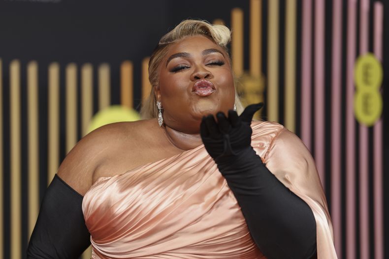 DaVine Joy Randolph posa a su llegada a la 77a entrega de los Premios de la Academia Británica de Cine (BAFTA) en Londres el domingo 18 de febrero de 2024. (Foto Vianney Le Caer/Invision/AP)