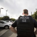 ICE reporta aumento de COVID-19 entre inmigrantes detenidos