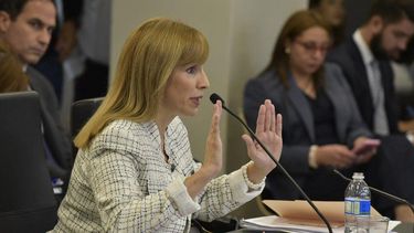 Jefa saca la cara por los empleados de Forenses