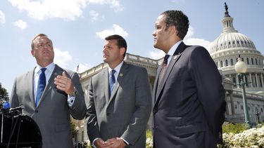 Republicanos moderados buscan forzar voto sobre inmigración