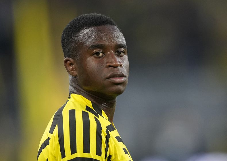 DEP-FUT DORTMUND-MOUKOKO