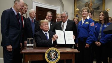 Trump quiere que NASA regrese a la Luna, y de ahí a Marte