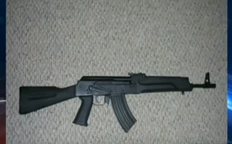 Un niño de seis años mata a su abuelo con un fusil de asalto en plena reunión familiar.