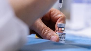 Salud insta a vacunarse con el nuevo refuerzo contra COVID-19 de cara a las festividades navideñas