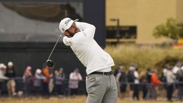Young sorprende en el Abierto Británico, Woods inicia mal