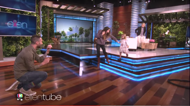 video: la reaccion de la nina enamorada de adam levine al cruzarselo en un estudio de tv