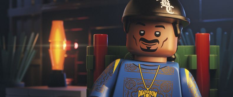 Esta imagen proporcionada por Focus Features muestra al personaje de Lego con la voz de Snoop Dogg en una escena de Piece By Piece. (Focus Features vía AP)
