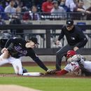 El tercera base de los Mets de Nueva York Brett Baty etiqueta a Jordan Walker de los Cardenales de San Luis tras un intento de robo de base en la quinta entrada del juego del viernes 16 de junio del 2023. (AP Foto/Frank Franklin II)