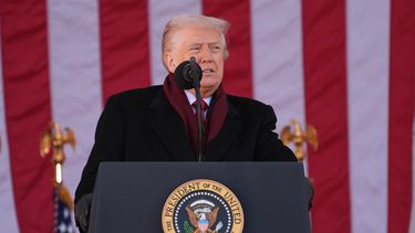 El presidente Donald Trump durante un evento por el Día de los Veteranos, el martes 11 de noviembre de 2025, en el Cementerio Nacional de Arlington, en Arlington, Virginia. (AP Foto/Evan Vucci)