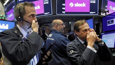 rebelion de accionistas pone en crisis a microsoft