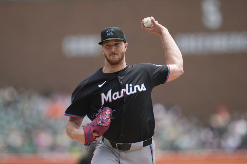 Trevor Rogers de los Marlins de Miami lanza ante los Tigres de Detroit, el miércoles 15 de mayo de 2024. (AP Foto/Paul Sancya)