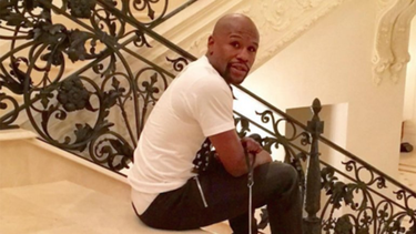 el salvaje regalo que recibio floyd mayweather en rusia