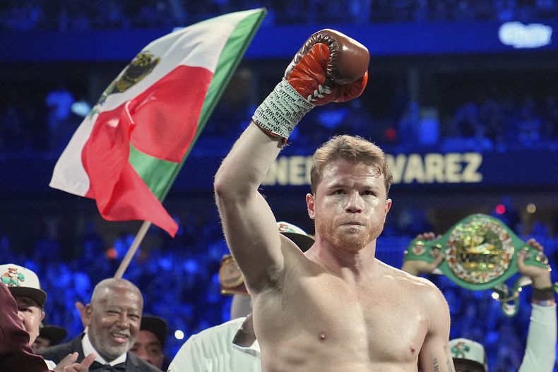 ARCHIVO - Saúl Canelo Alvarez reacciona previo a enfrentar a Edgar Berlanga en pelea de campenato de peso supermediano el sábado 14 de septiembre de 2024, en Las Vegas. (AP Foto/John Locher, Archivo)