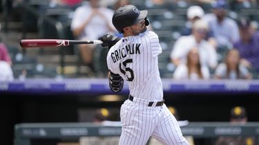Rockies vencen 8-5 a Padres; Grichuk produce 3 carreras