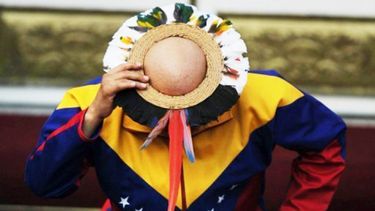 americateve | ¿Por qué el nuevo Padre Nuestro del chavismo no habla de pan ni de arepa?