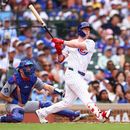 Pete Crow-Armstrong, bateador designado de los Cachorros de Chicago, conecta un doble productor en el juego del miércoles 5 de agosto de 2026 ante los Dodgers de Los Ángeles (AP Foto/Jessie Alcheh)