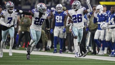 Los Cowboys aplastan a los Colts con 33 en el último cuarto