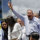 ARCHIVO - El candidato presidencial de la oposición Edmundo González encabeza una protesta contra los resultados oficiales de la elección que declararon al presidente Nicolás Maduro ganador de los comicios, el 30 de julio de 2024, en Caracas, Venezuela. (AP Foto/Cristian Hernández, Archivo)