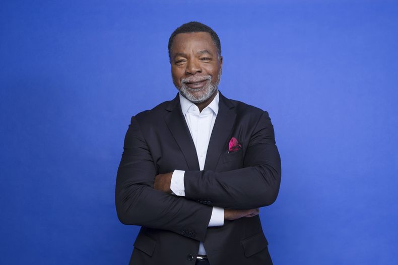 ARCHIVO - Foto del 19 de octubre del 2019 Carl Weathers posa durante un event de promoción para la serie de Disney+ The Mandalorian. El viernes 2 de febrero del 2024 anuncian el fallecimiento del exjugador de la NFL que se convirtió en actor a los 76 años. (Foto por Mark Von Holden/Invision/AP, Archivo)
