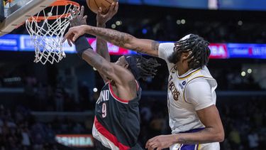 Trail Blazers vencen a Lakers y se mantienen invictos