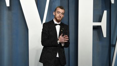 ARCHIVO - Angus Cloud llega a la fiesta de los Oscar de Vanity Fair el 27 de marzo de 2022, en el Wallis Annenberg Center for the Performing Arts en Beverly Hills, California. Cloud, el actor que interpretó al vendedor de drogas Fezco Fez ONeill en la serie Euphoria de HBO ha fallecido. Tenía 25 años. La publicista de Cloud, Cait Bailey, dijo que Cloud murió el lunes en la casa de su familia en Oakland, California. No se informó la causa de muerte. (Foto Evan Agostini/Invision/AP, archivo)
