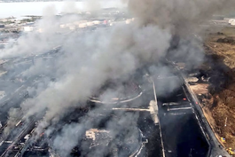 Progresa la extinción del grave incendio industrial en la base de Supertanqueros de Matanzas