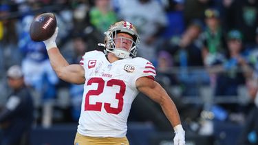 El running back Christian McCaffrey (23) de los 49ers de San Francisco tras anotar un touchdown ante los Seahawks de Seattle, el domingo 11 de octubre de 2026, en Seattle. (AP Foto/Lindsey Wasson)
