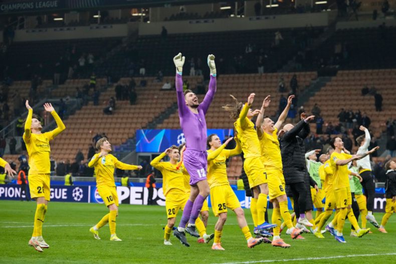 ARCHIVO - En esta foto del 24 de febrero del 2026, los jugadores del Bodo Glimt celebran al final del playoff de la Liga de Campeones ante el Inter de Milán (AP Foto/Luca Bruno)
