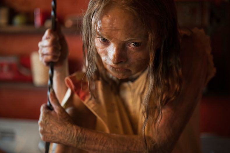 Natalie Grace en una escena de Lee Cronins The Mummy. Foto entregada por Warner Bros. Pictures. (Warner Bros. Pictures via AP)