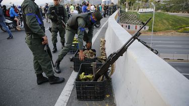 guaido encabeza alzamiento, gobierno dice que fue derrotado